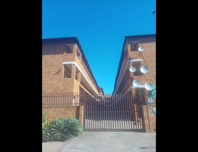 2 BEDROOM APARTMENT FOR SALE IN RUSTENBURG CENTRAL